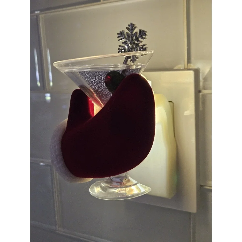Bath & Body Works Holiday Santa Mitten Martini Wallflowers Fragrance Plug